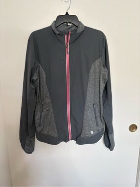 Mountain Hardwear Jacket Womens
Medium Gray Full Zip Windbreaker
Lightweight